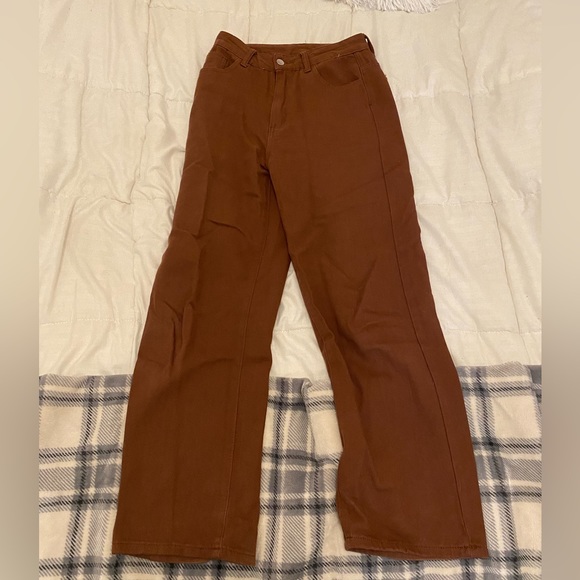 these are brown jeans, very comfortable and fit good pretty wide legged - Picture 1 of 2